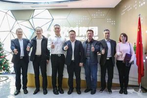 广州市与番禺区人力资源和社会保障局领导莅临问鼎官方网站/app/ios/安卓/在线/注册集团调研指导