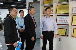 热烈欢迎市政府秘书长林兢一行莅临问鼎官方网站/app/ios/安卓/在线/注册集团广西公司考察指导